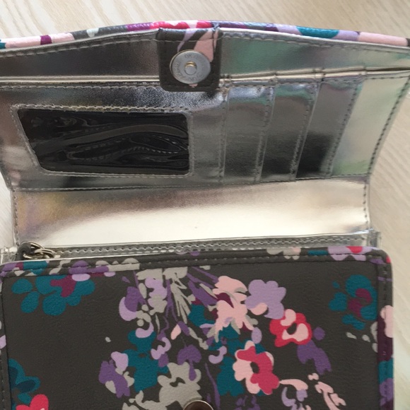 Betsey Johnson Gray Floral Wristlet 2 section - Picture 2 of 3